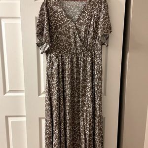 Bloom chic dress taupe/beige size 20